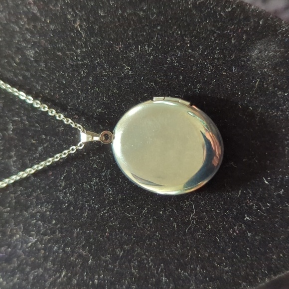 Unmarked Wild Pearl Stone Silver Tone Locket w/Adjustable Chain - Picture 4 of 7